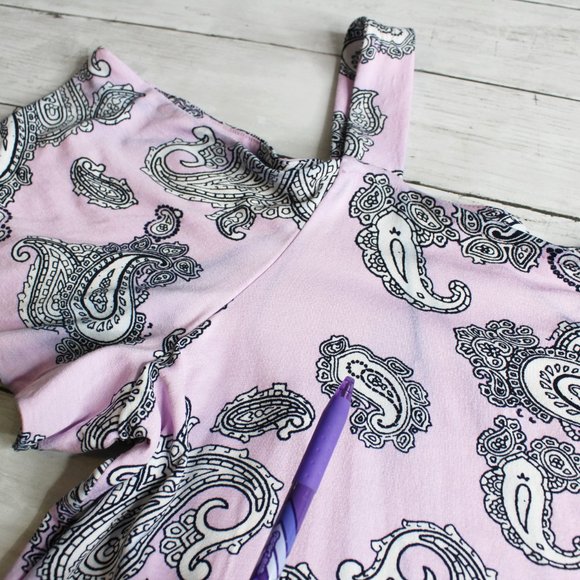JM Collection Women's Cold Shoulder Top Size L Lilac Purple Paisley - Picture 3 of 4
